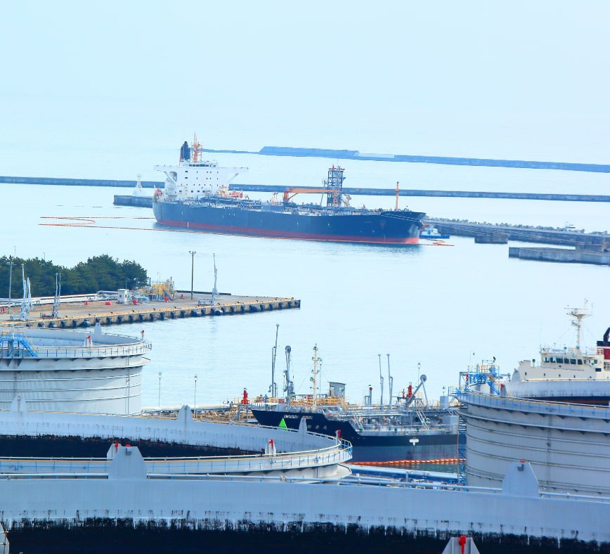 大型タンカーの入港